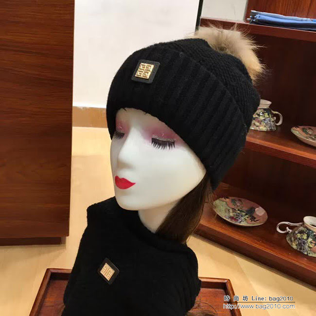 GIVENCHY紀梵希 新款 保暖又時尚兔絨加羊絨圍巾帽子套裝 LLWJ8720